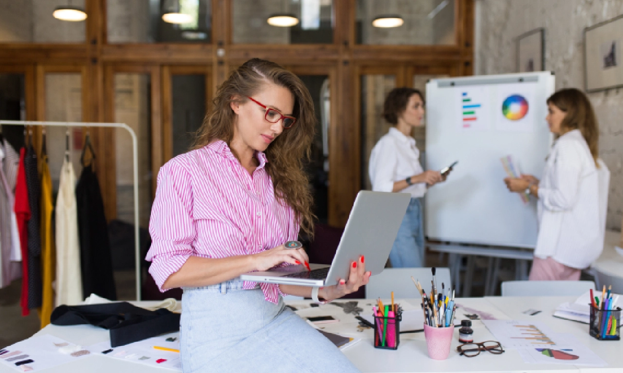 digital growth for fashion startups.webp